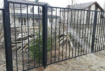 Металлический забор для дачи