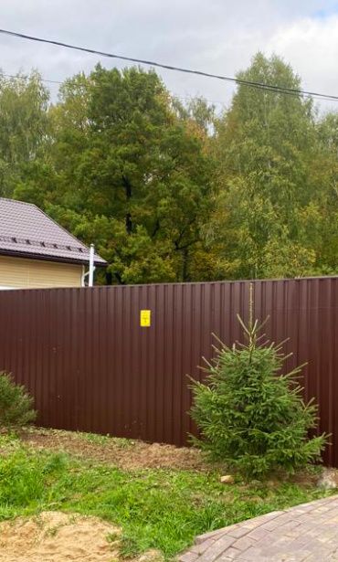 Забор из профнастила для частного дома