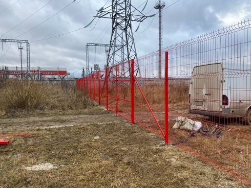 Фото забора из 3Д секций от производителя для Ярославского завода напитков